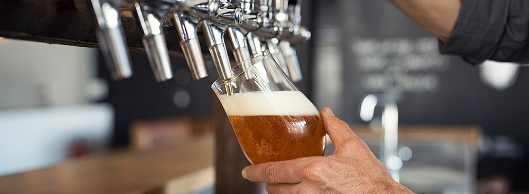 Bartender Pouring Beer for Easy Las Vegas Drinks