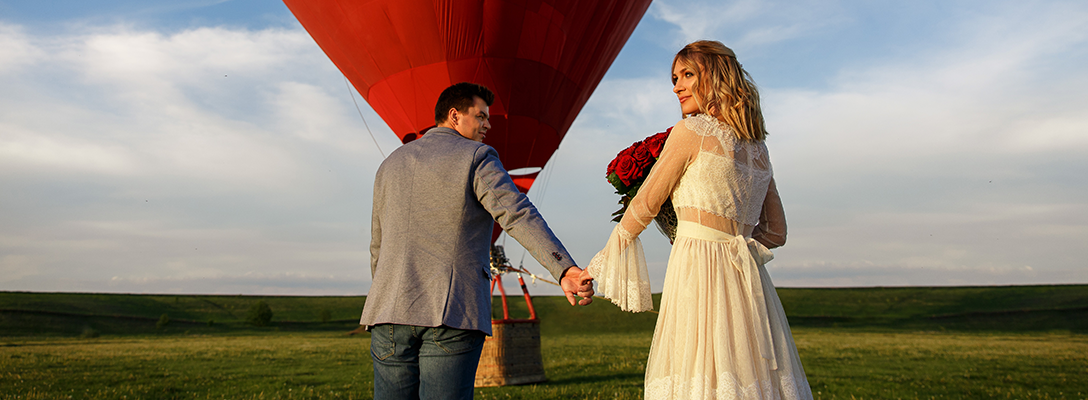 Newlyweds Taking Hot Air Balloon for Las Vegas Honeymoon